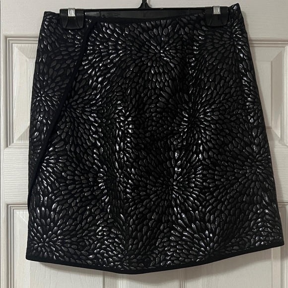 LOFT Dresses & Skirts - LOFT Black Floral Textured Mini Skirt